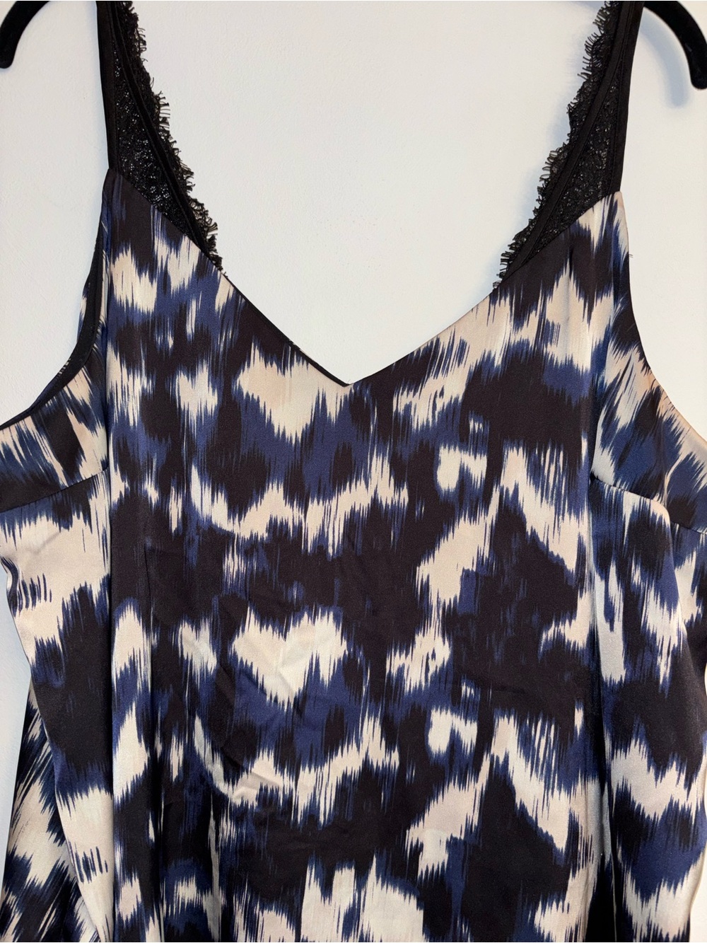 Express Patterned Tank with Lace - Picture 3 of 6